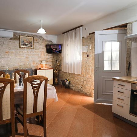 Apartments Faris Канфанар Екстер'єр фото