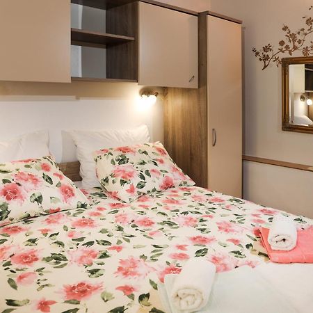 Apartments Faris Канфанар Екстер'єр фото