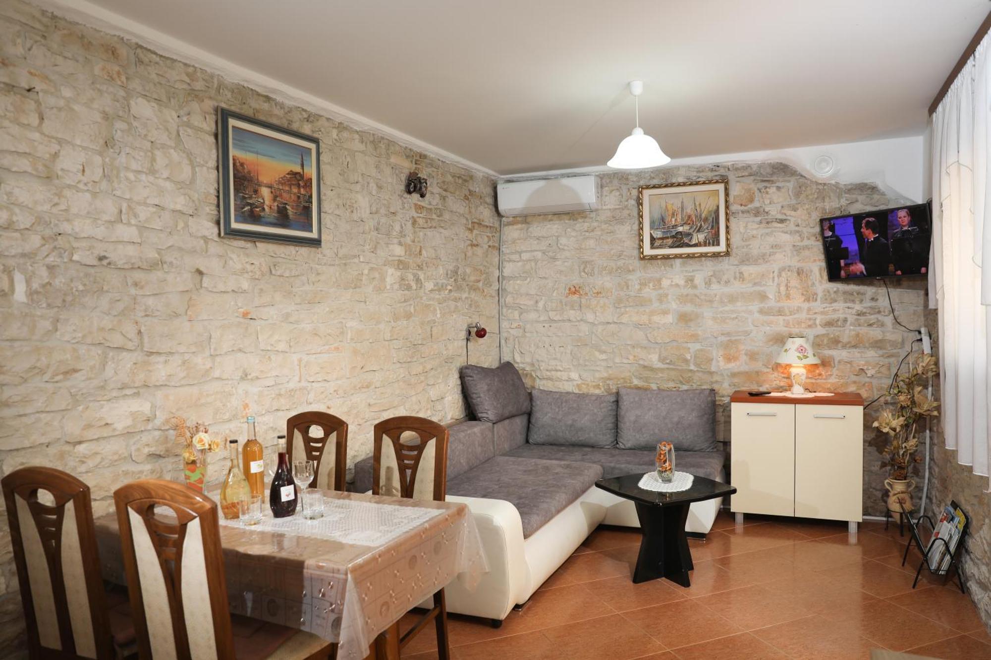 Apartments Faris Канфанар Екстер'єр фото