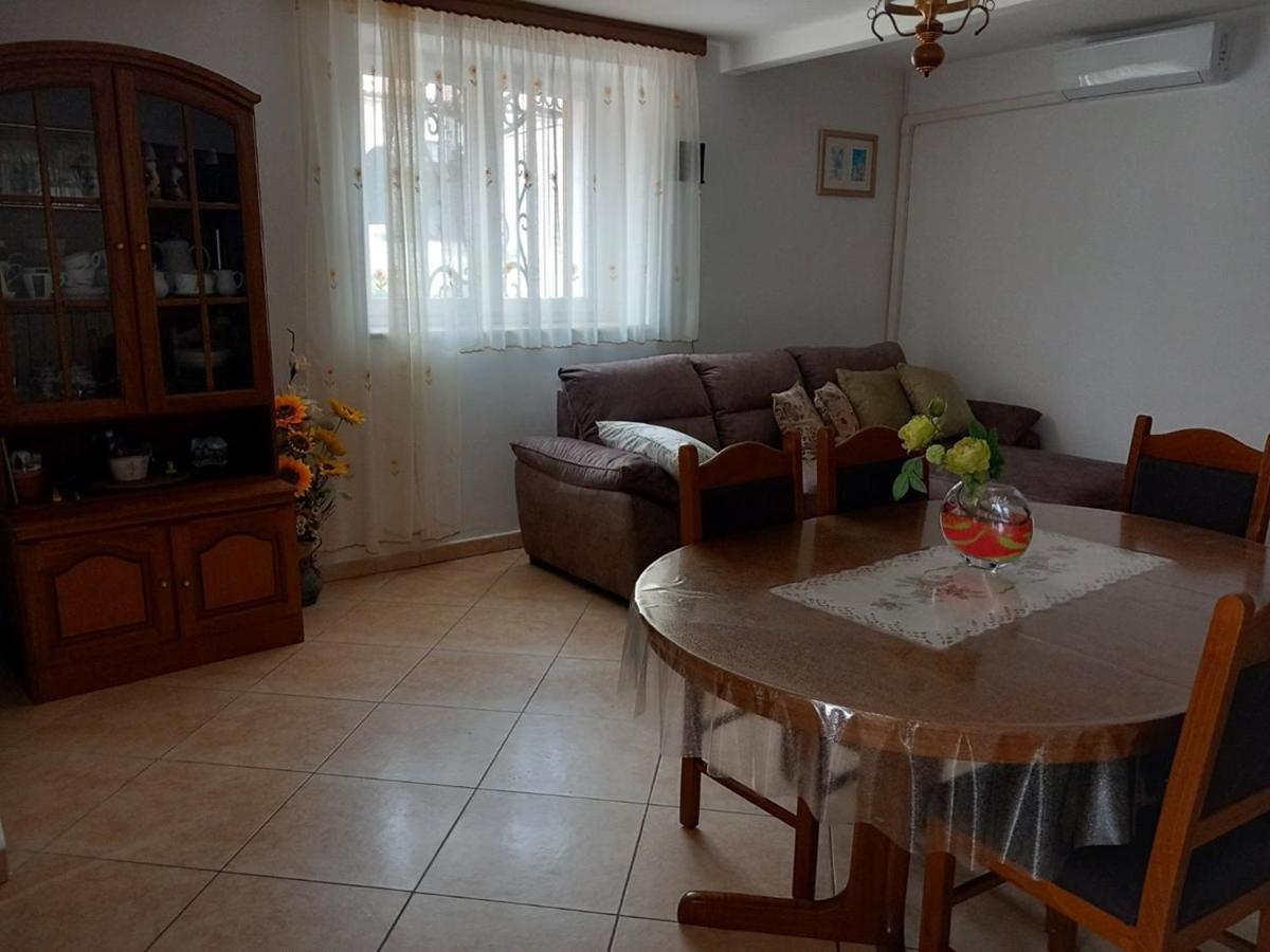 Apartments Faris Канфанар Екстер'єр фото