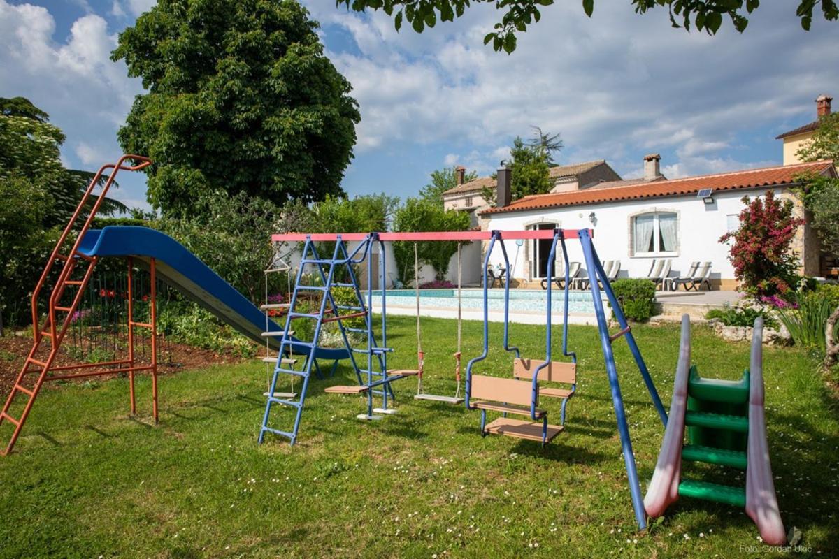 Apartments Faris Канфанар Екстер'єр фото
