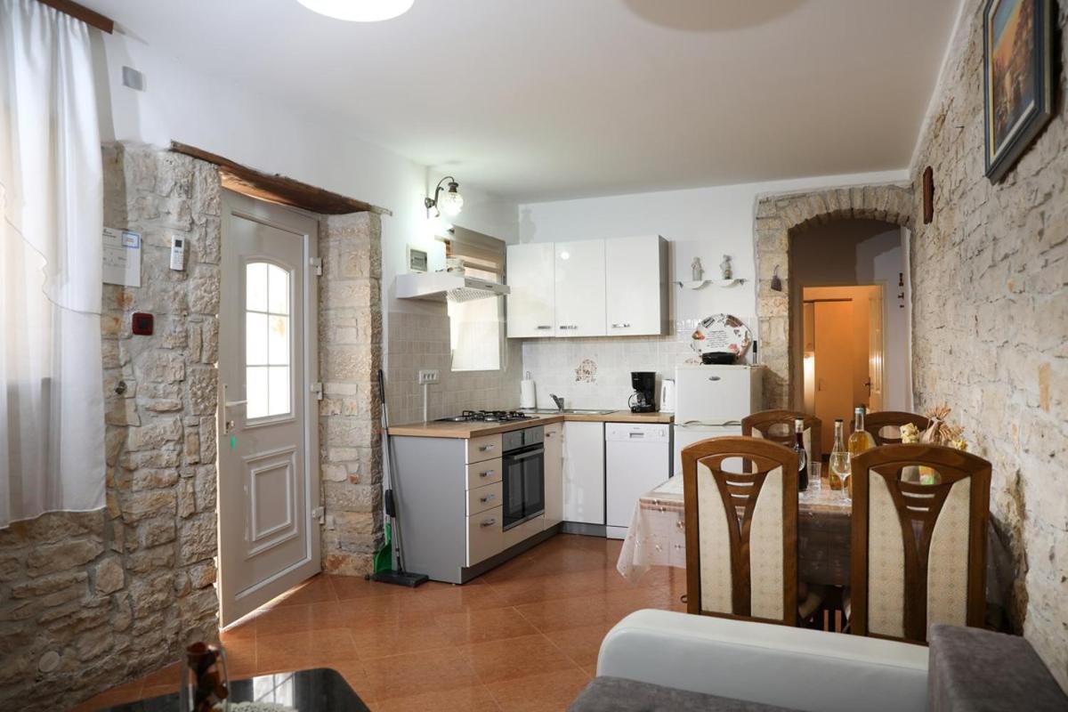 Apartments Faris Канфанар Екстер'єр фото
